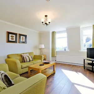 https://home-from-home-aberdeen-claremont-gardens.hotelsaberdeenuk.com