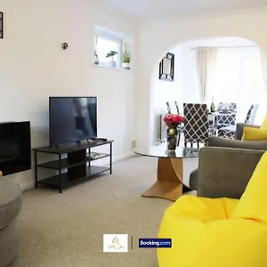 4 Bedroom House With Parking Near Centre By Trinity Short Lets & Serviced Cambridge (Cambridgeshire)
